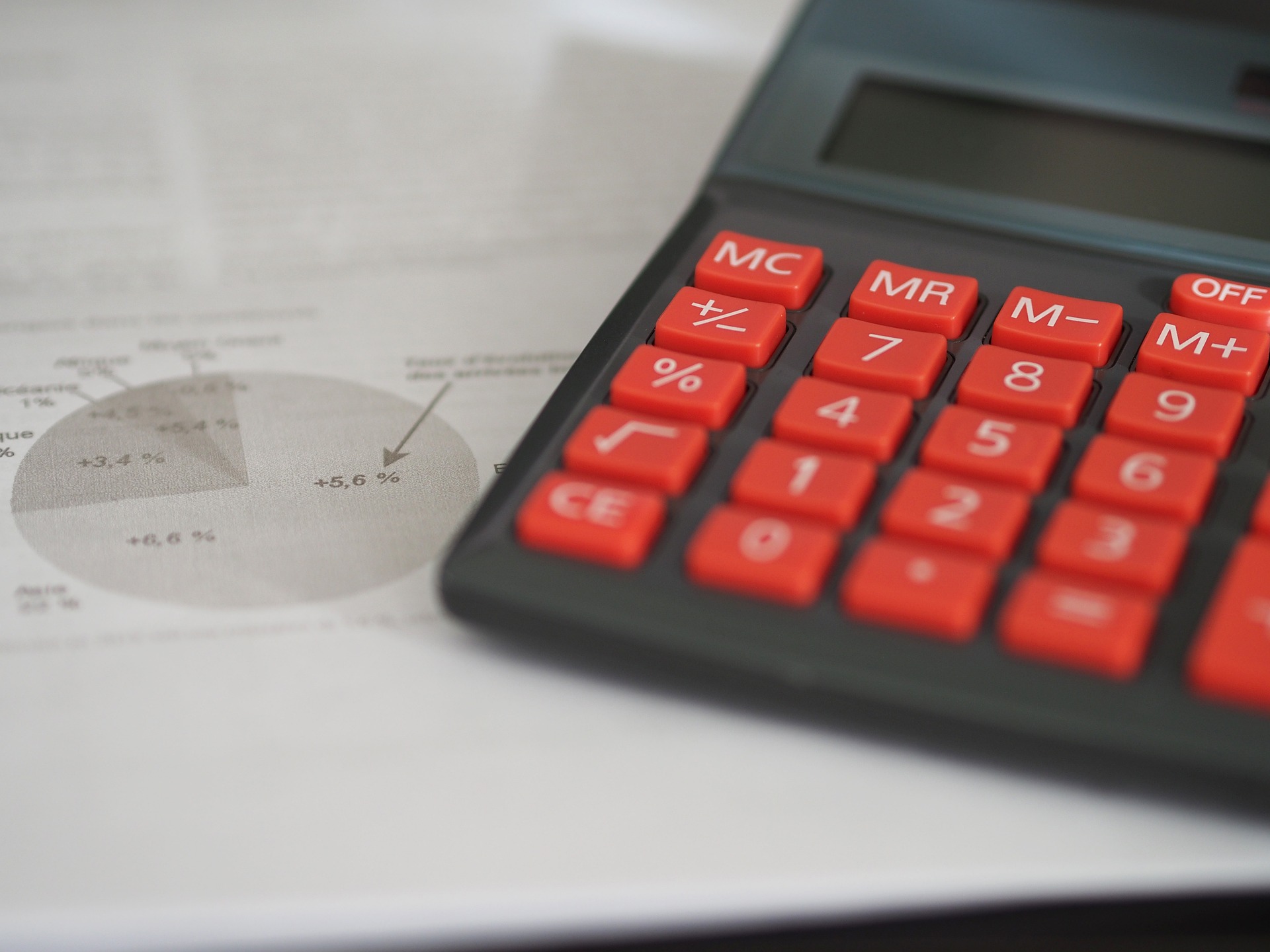 Rozliczenia Podatkowe: Dlaczego Warto Skorzystać z Usług Biura Rachunkowego?