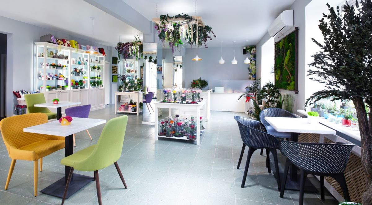 Blaty z HPL w łazienkach, szatniach i sanitariatach – praktyczne zastosowania